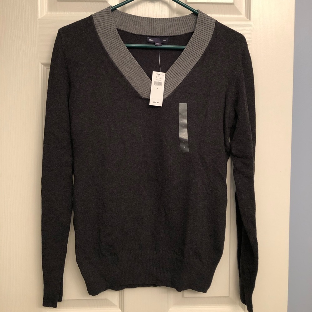 NWT GAP Women’s Small V-neck Sweater